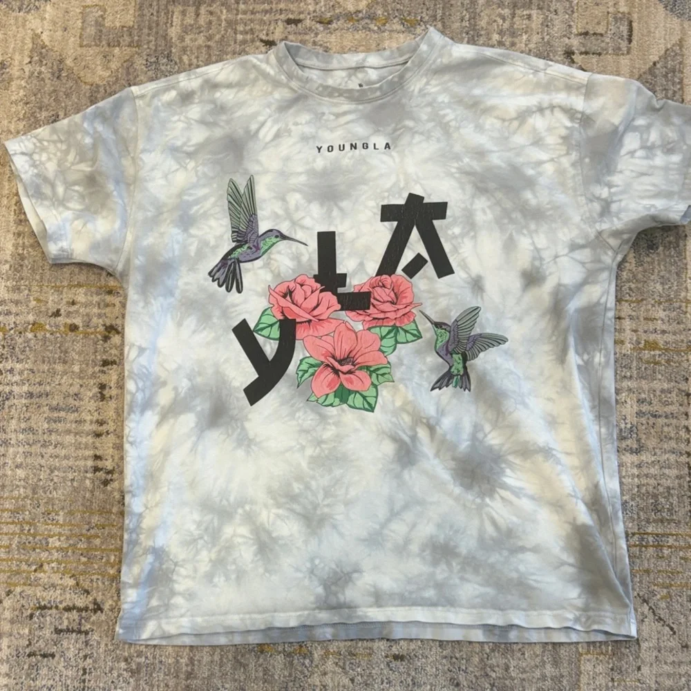 YoungLA Gray Tie-Dye Tee with Pink Roses & Hummingbirds M - Picture 1 of 6
